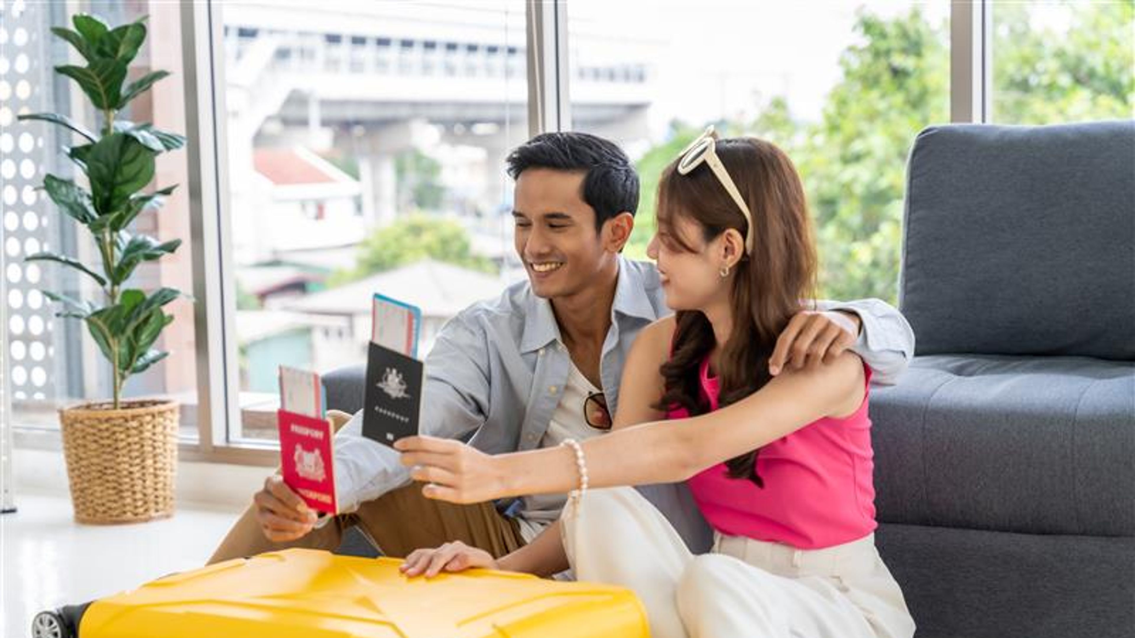 Asian couples are preparing to travel