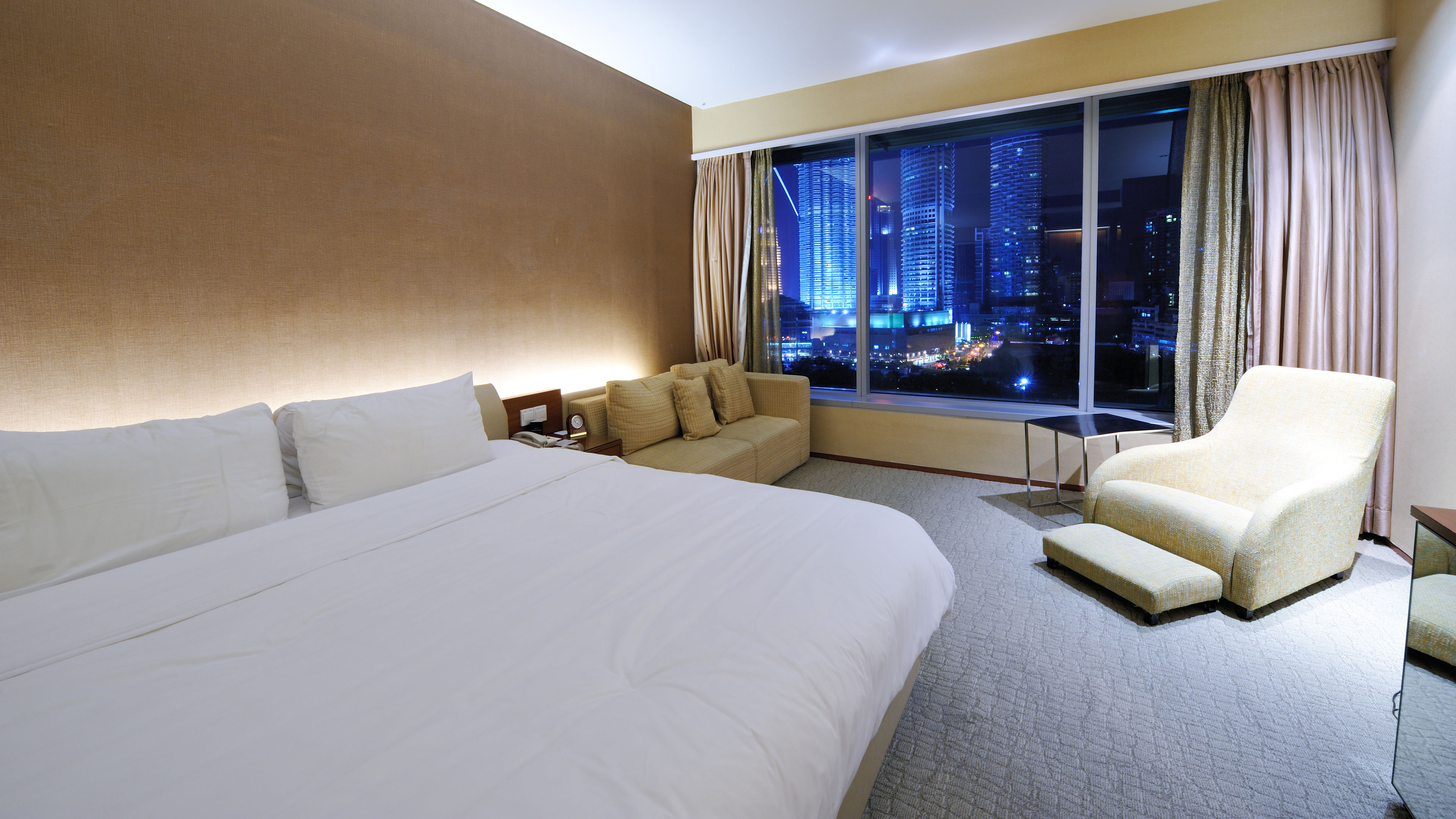 Luxurious hotel room