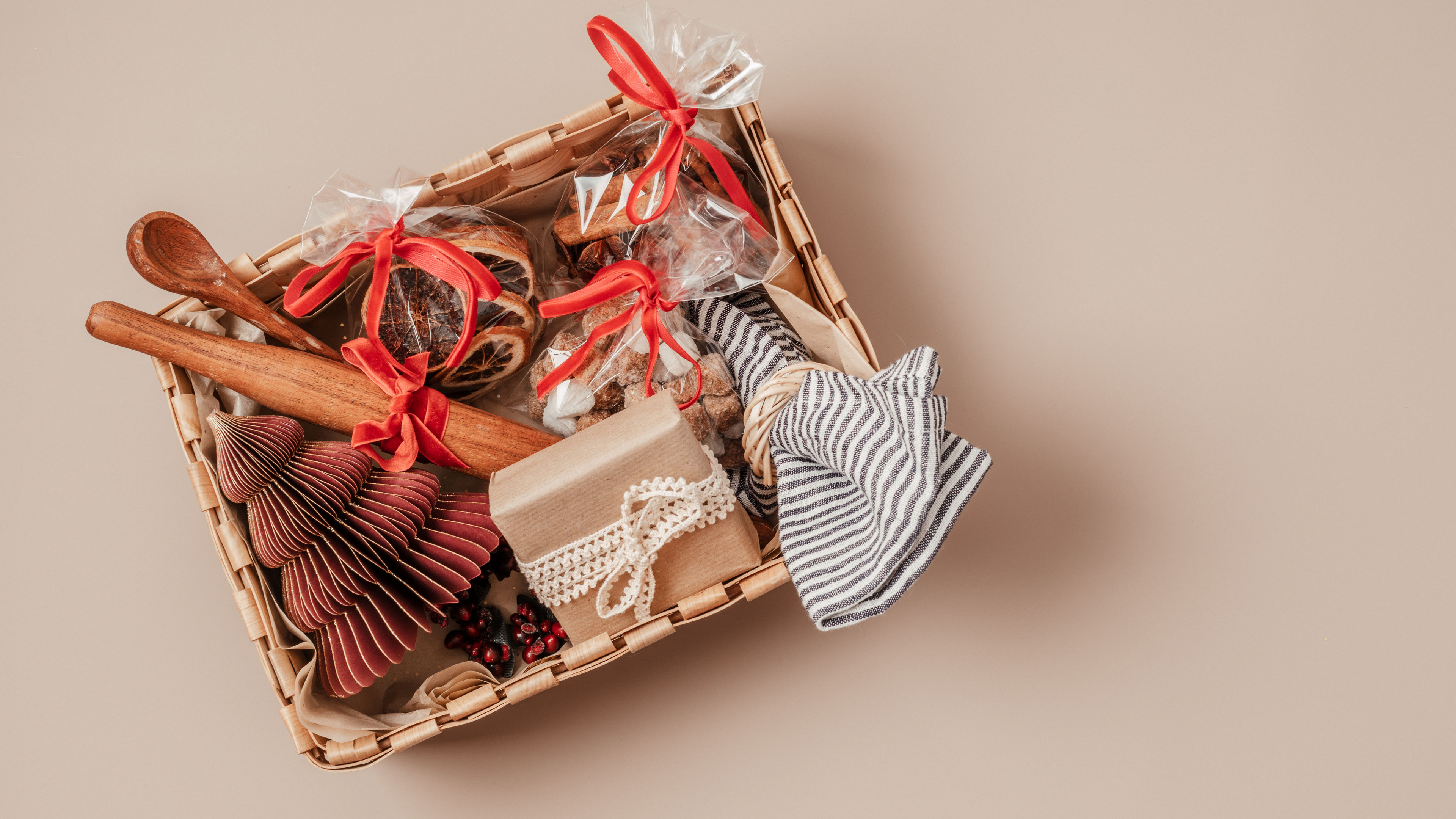 Refined Christmas gift box for culinary enthusiats spices and kitchen utensils 