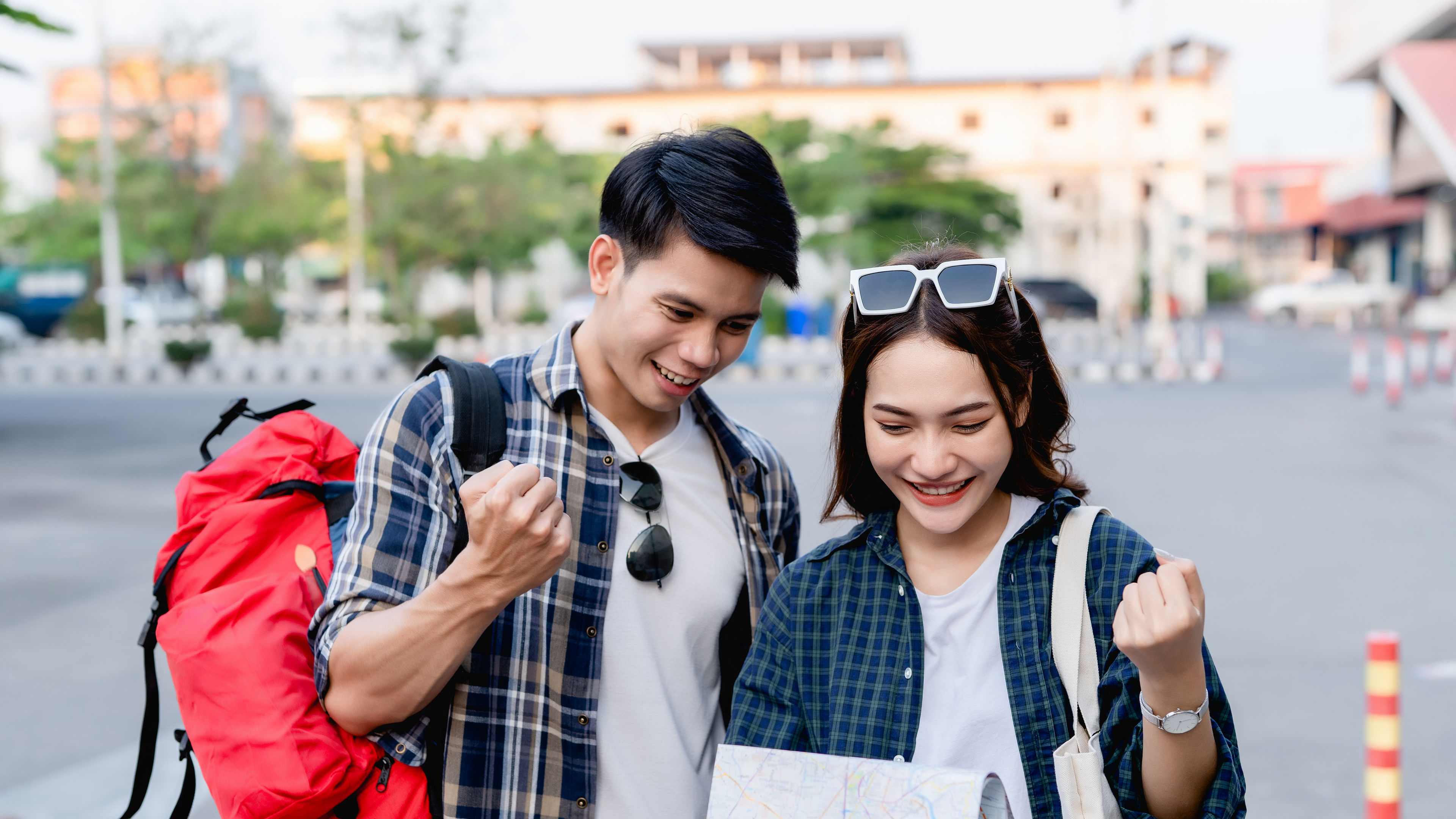 Young couples are exploring travel