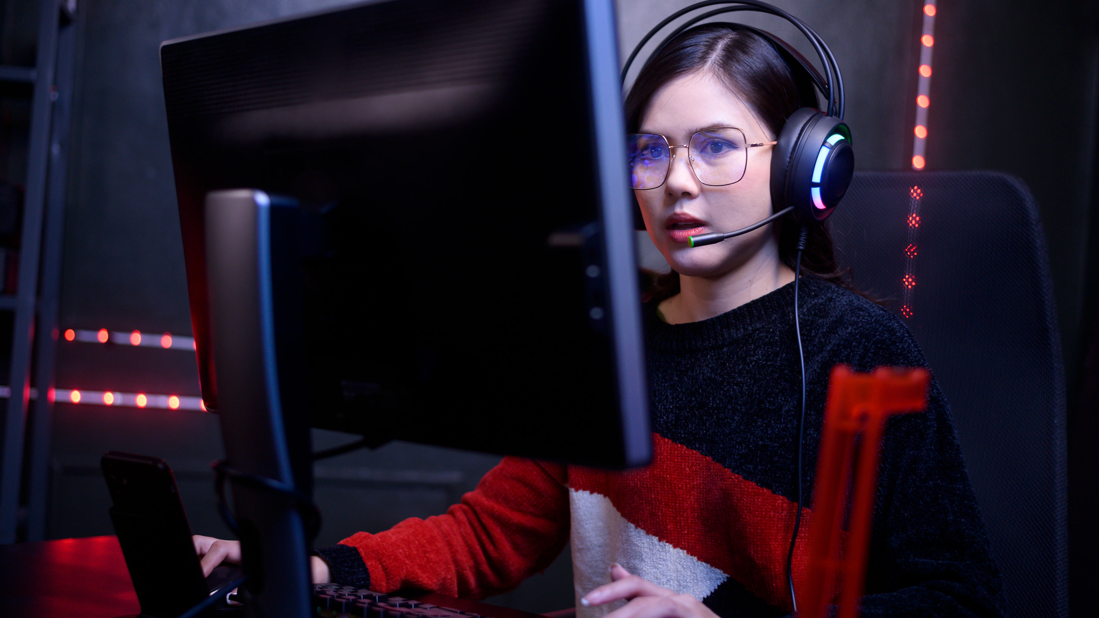 A gamer using a computer