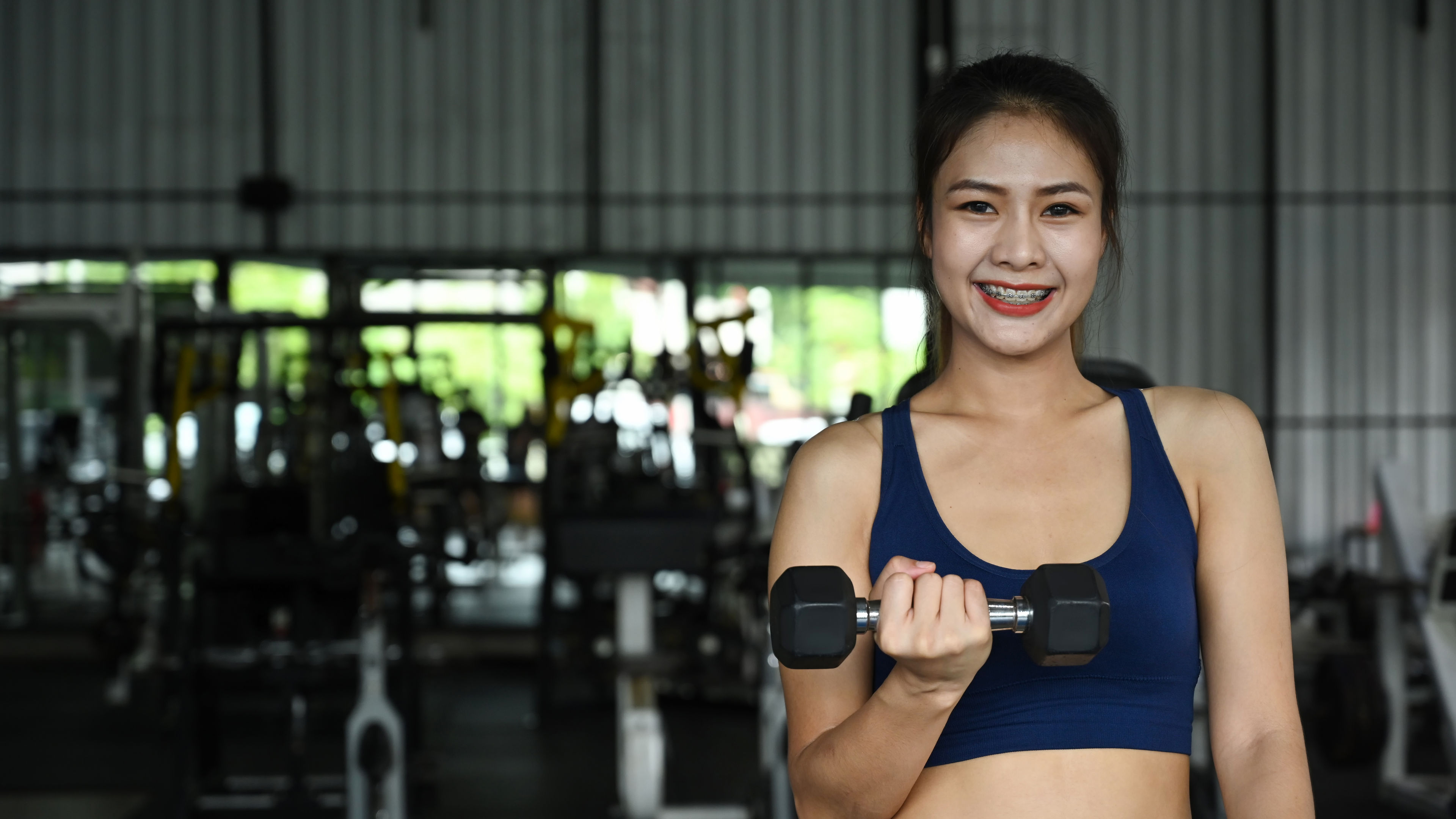 Woman lifting dumbbells 