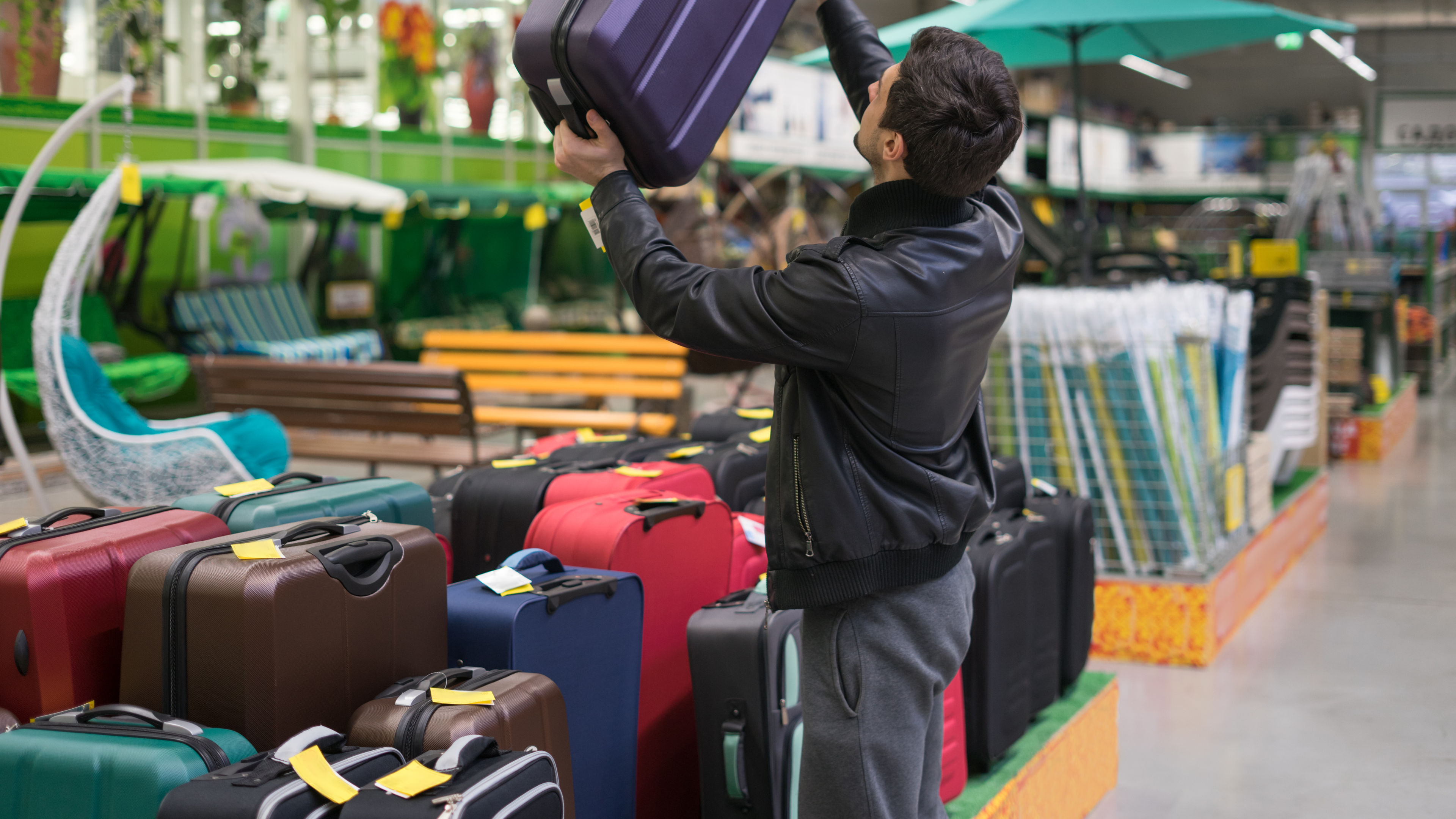 A man choosing travel case